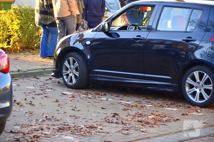 Fietser gewond na harde botsing tegen auto