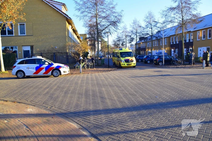 Fietser gewond na harde botsing tegen auto