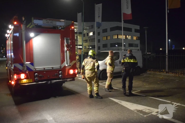 Omstanders treffen rokende bestelbus aan