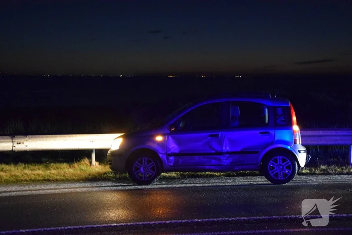 Auto slaat meerdere keren over de kop door gladheid