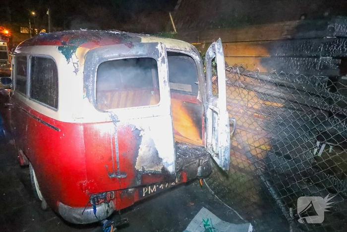 Flinke schade na brand in achtertuin