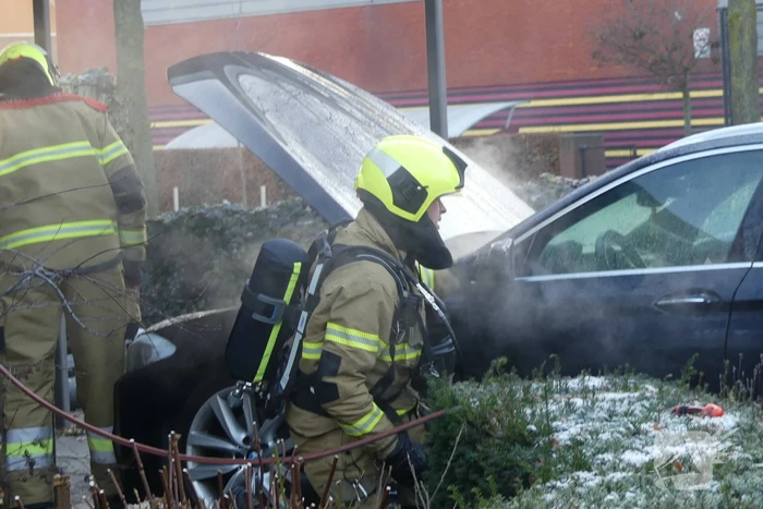 Veel rook bij autobrand
