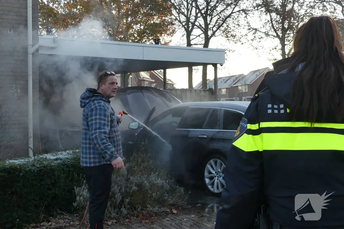 Veel rook bij autobrand