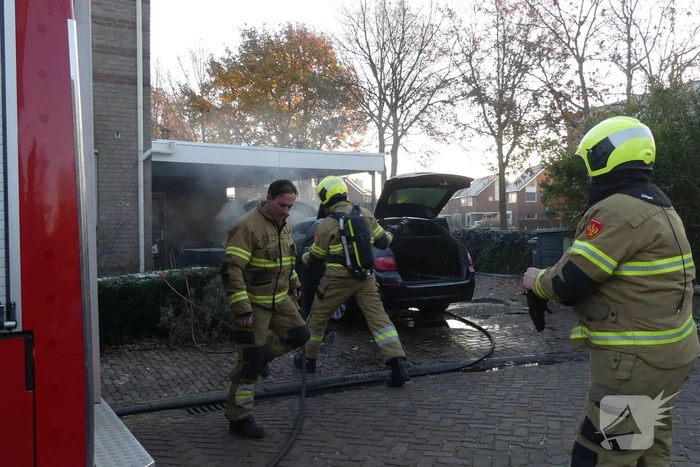 Veel rook bij autobrand