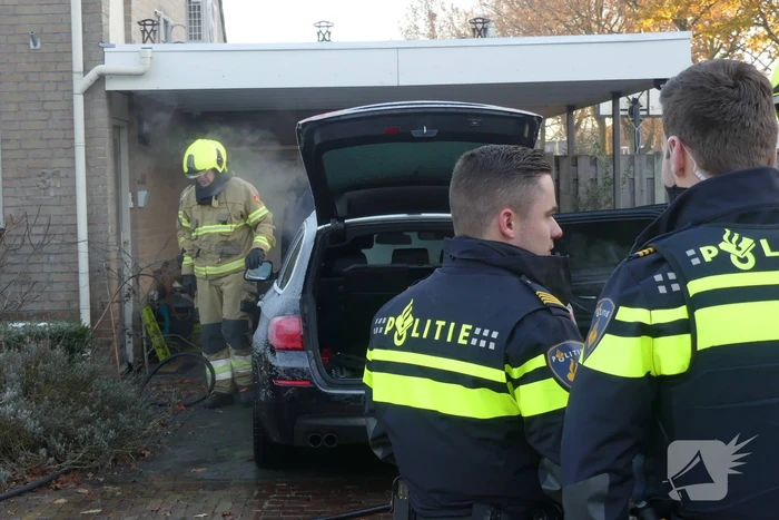 Veel rook bij autobrand