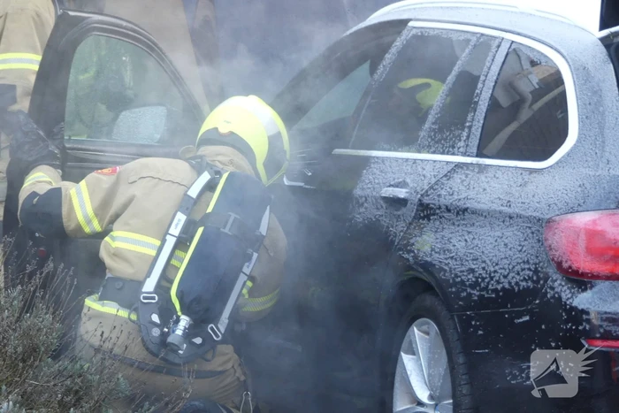 Veel rook bij autobrand
