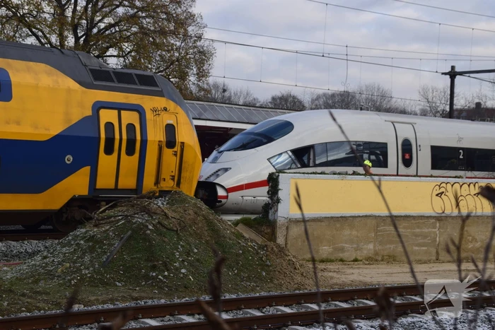 Hogesnelheidstrein strand op NS-station