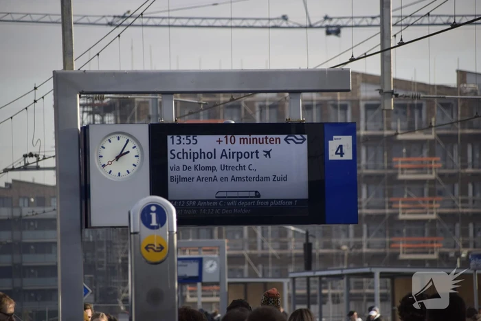Hogesnelheidstrein strand op NS-station