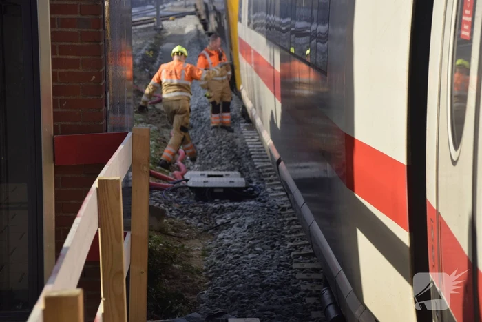 Hogesnelheidstrein strand op NS-station
