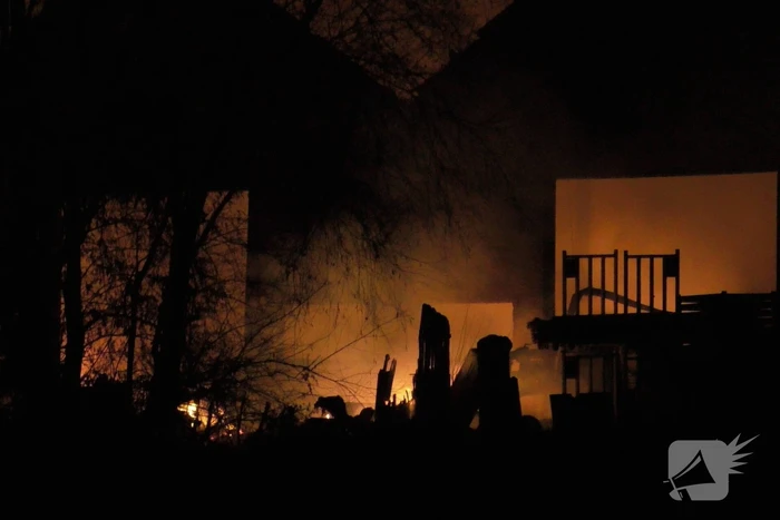 Loodsen uitgebrand na grote brand
