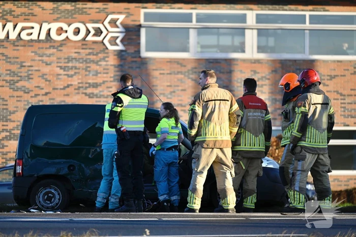 Twee gewonden bij botsing