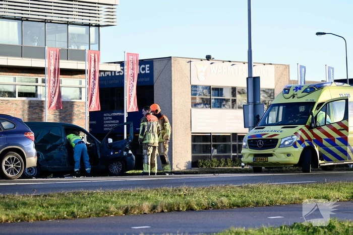 Twee gewonden bij botsing