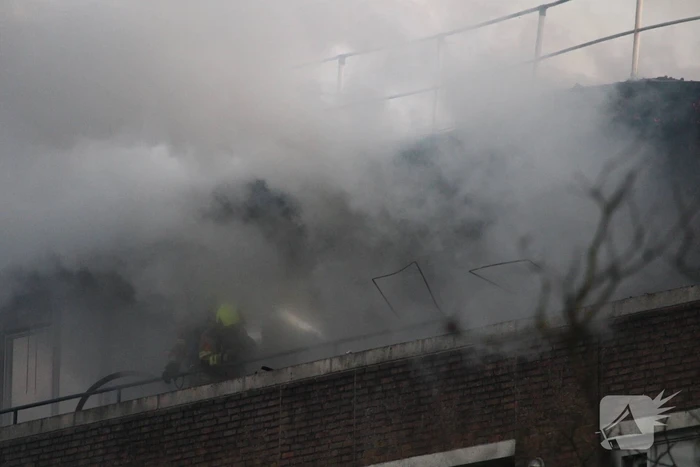Grote uitslaande brand bij AZC