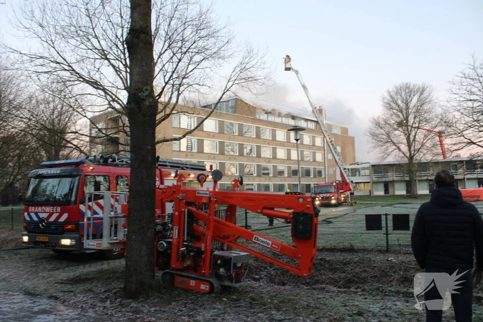Grote uitslaande brand bij AZC