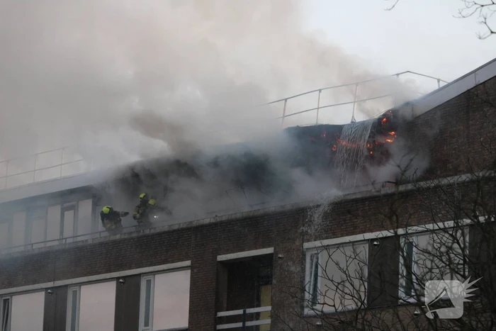 Grote uitslaande brand bij AZC