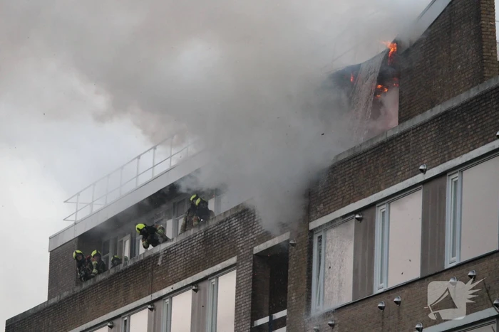 Grote uitslaande brand bij AZC