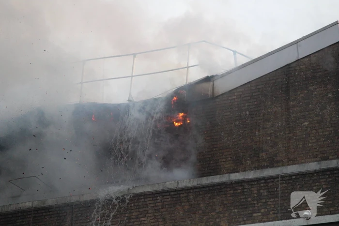 Grote uitslaande brand bij AZC