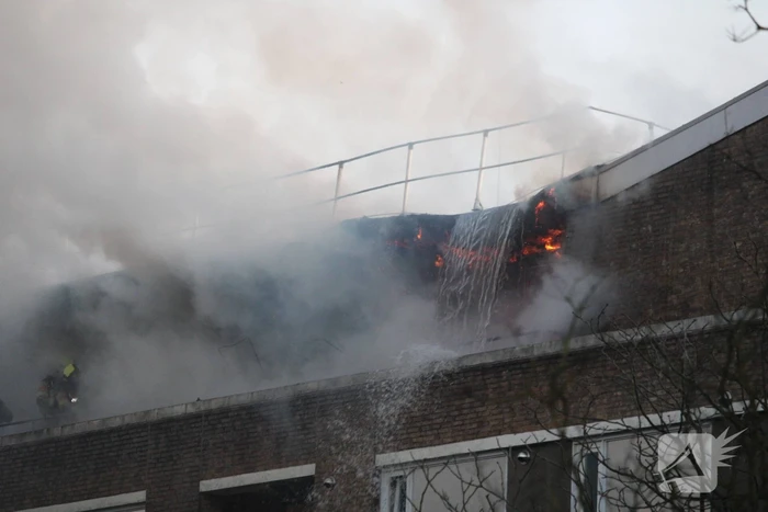 Grote uitslaande brand bij AZC