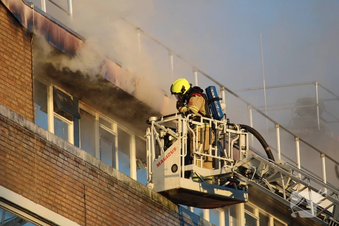 Grote uitslaande brand bij AZC