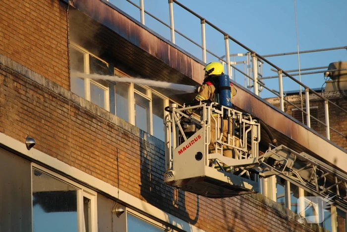 Grote uitslaande brand bij AZC