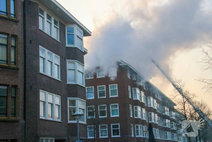 Moeilijk bereikbare brand in dak