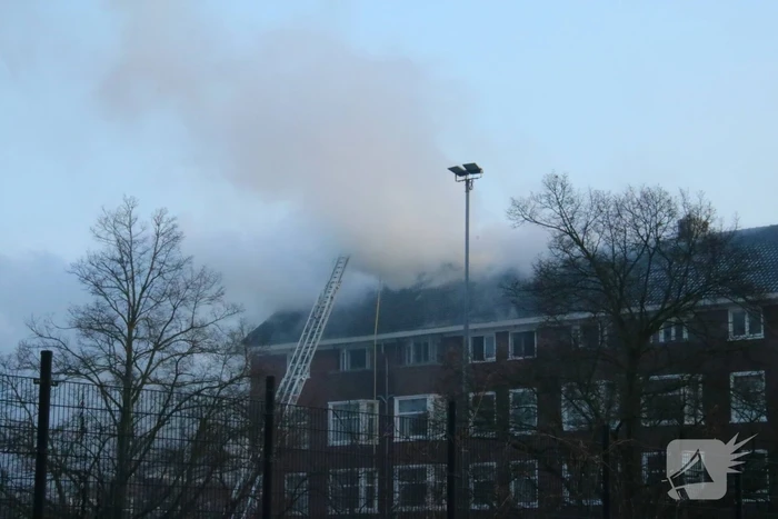 Moeilijk bereikbare brand in dak