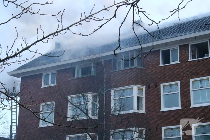 Moeilijk bereikbare brand in dak