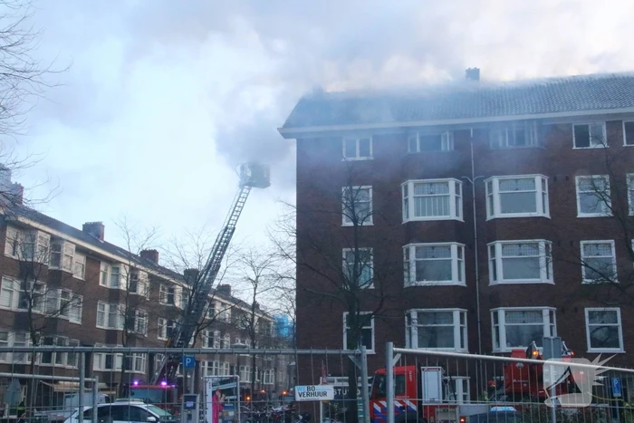 Moeilijk bereikbare brand in dak