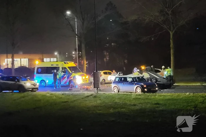 Auto belandt op kop na ongeval