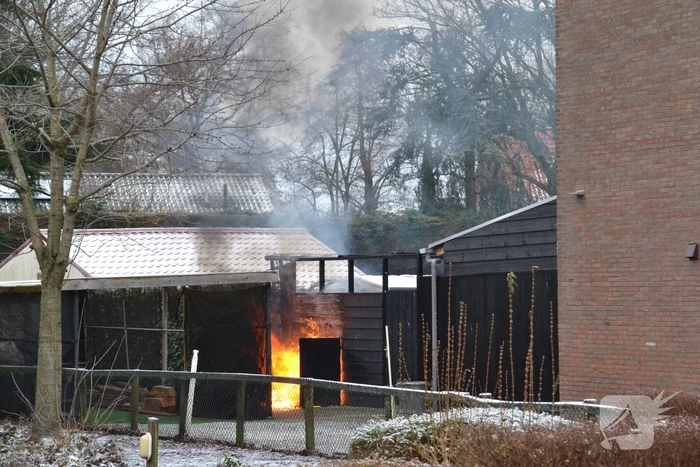 Veel rookontwikkeling bij brand in container