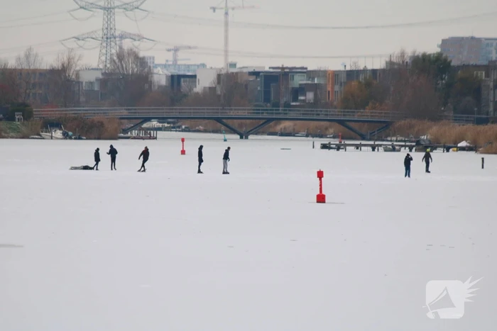 Schaatsliefhebbers pakken nog snel hun kans