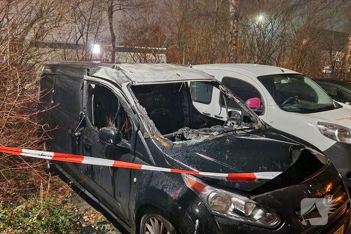 Bestelbus total-loss na brand