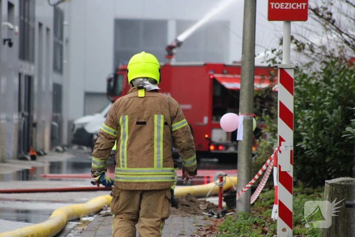 Zeer grote brand in bedrijfspand