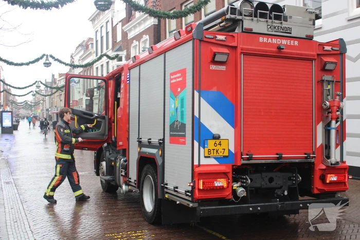 Scherpe delen vallen van gevel