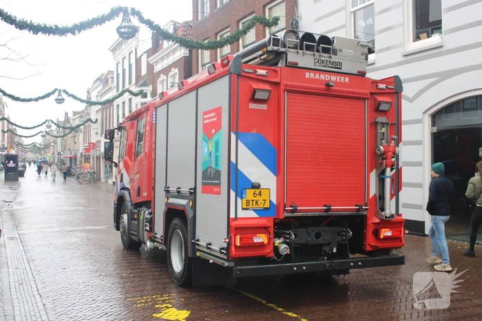 Scherpe delen vallen van gevel
