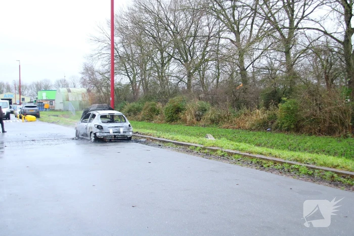 Auto verwoest door brand