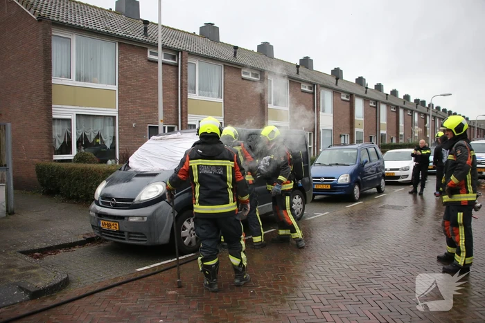 Brand in bestelbus snel geblust