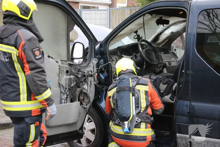 Brand in bestelbus snel geblust
