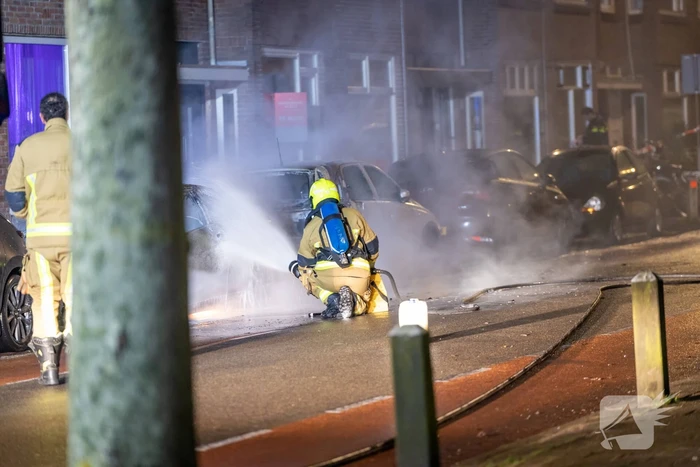 Drie personenwagens beschadigd door brand