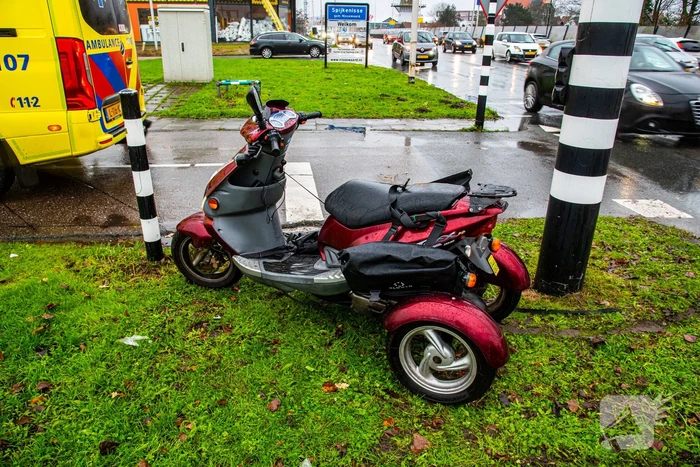 Botsing tussen auto en scooter