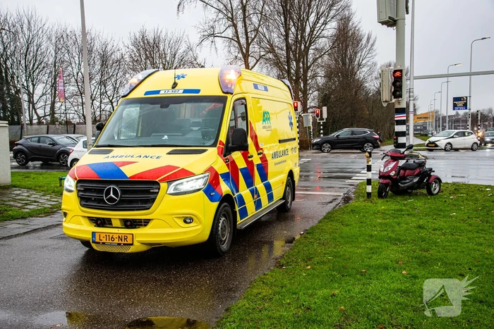 Botsing tussen auto en scooter