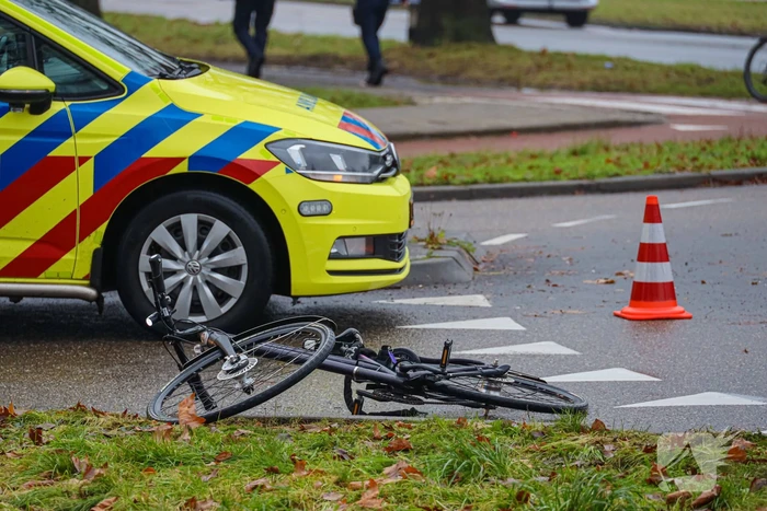 Fietser aangereden op rotonde