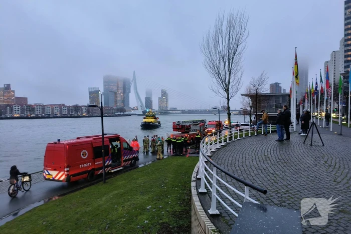 Grote inzet na aantreffen kleding op kade