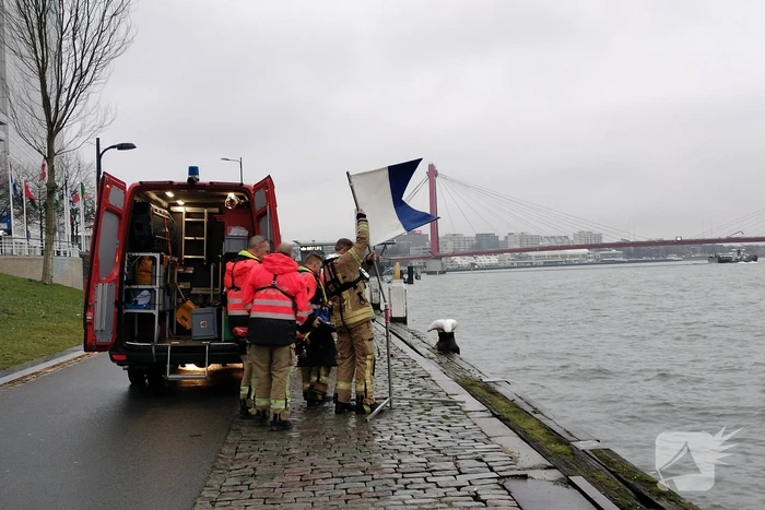 Grote inzet na aantreffen kleding op kade