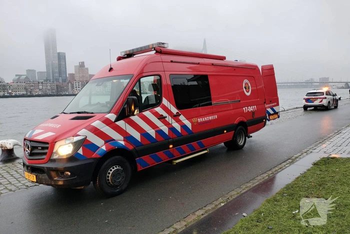 Grote inzet na aantreffen kleding op kade