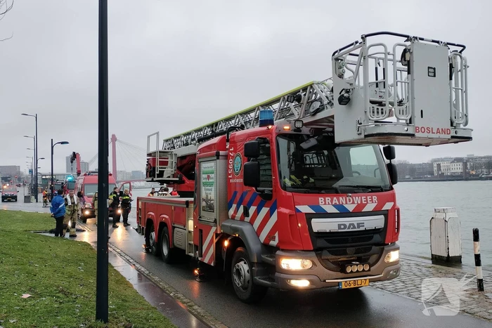 Grote inzet na aantreffen kleding op kade