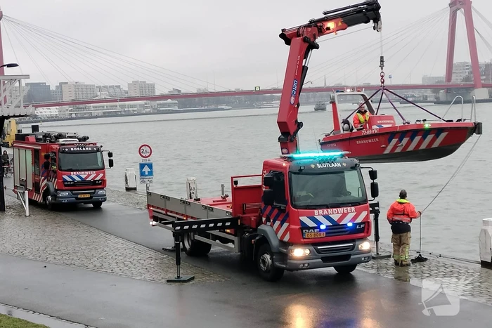 Grote inzet na aantreffen kleding op kade