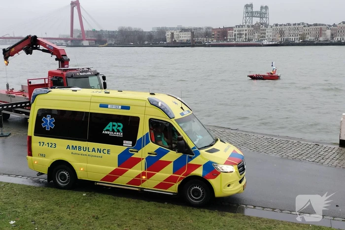 Grote inzet na aantreffen kleding op kade