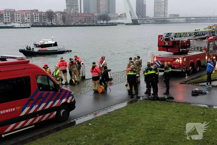 Grote inzet na aantreffen kleding op kade