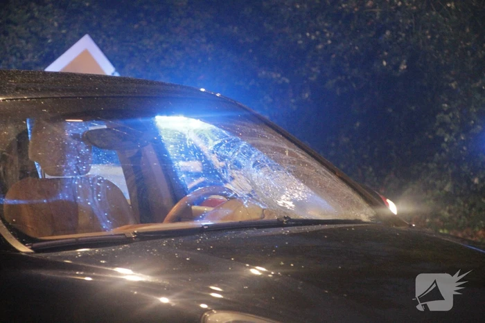 Fietser geschept door personenauto